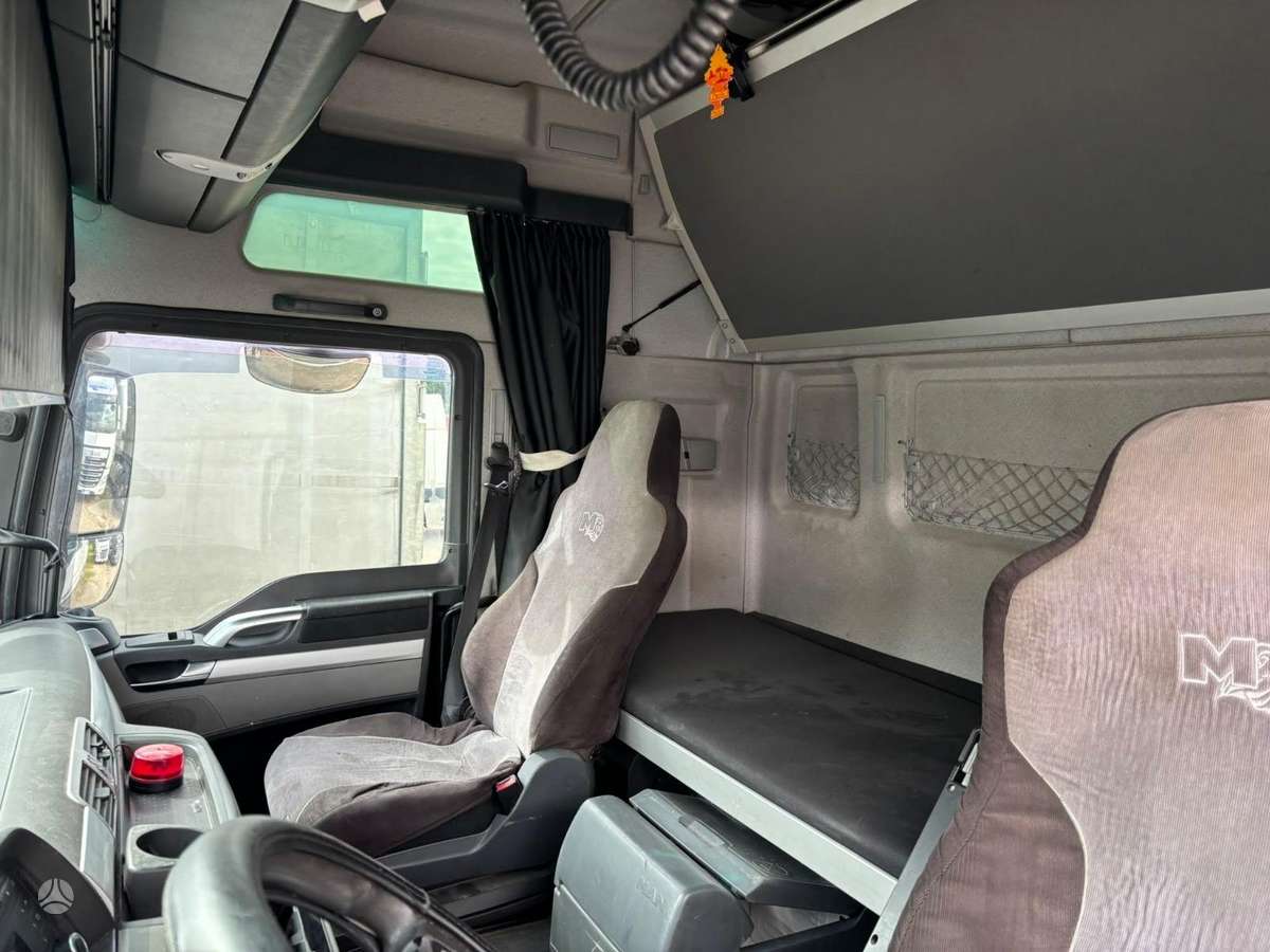 MAN TGX 18.440 manual, double sleeper