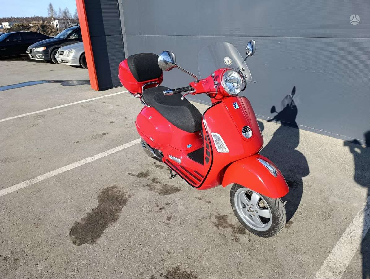 Piaggio Vespa 250cc, scooters / mopeds