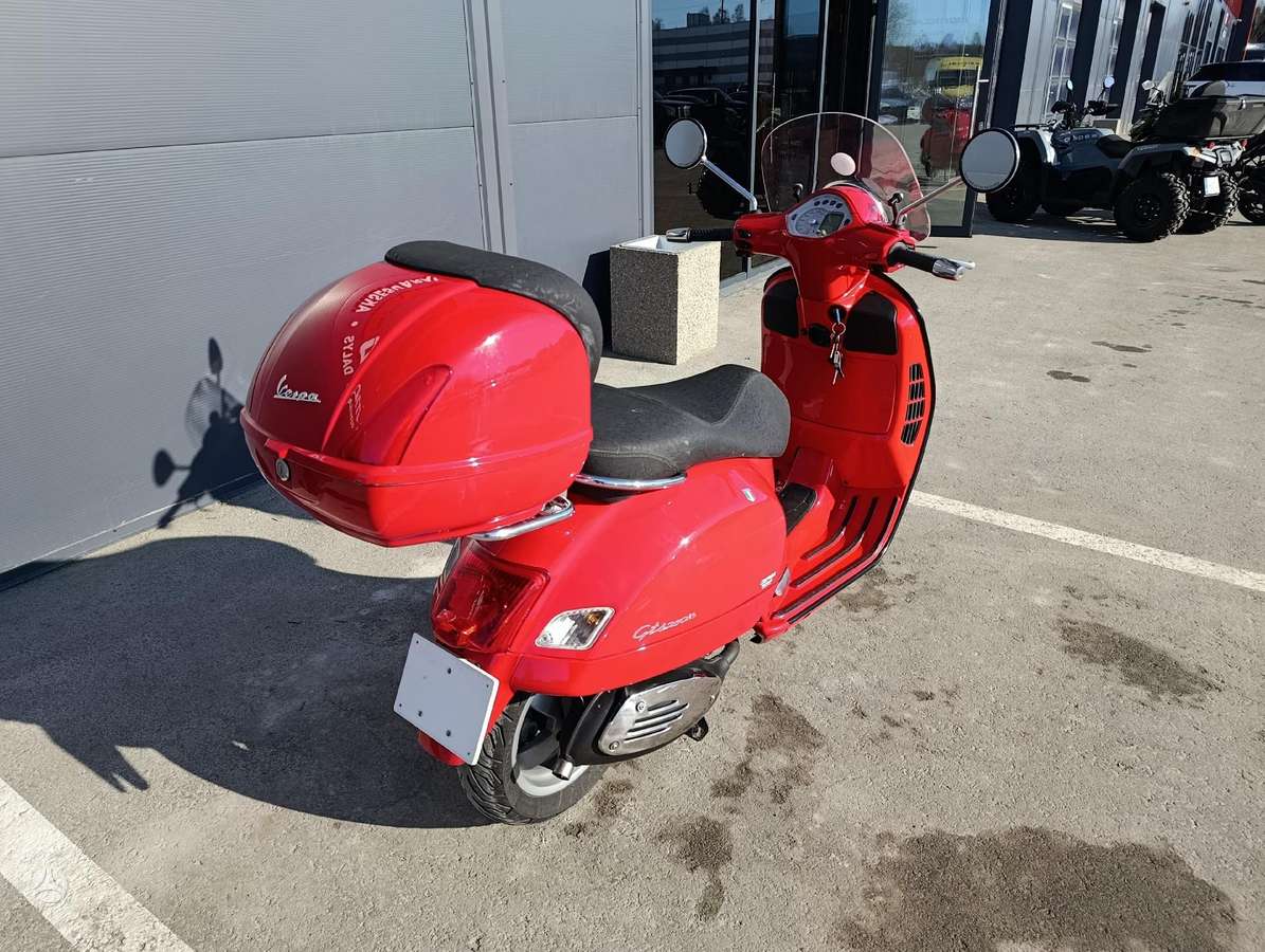 Piaggio Vespa 250cc, scooters / mopeds