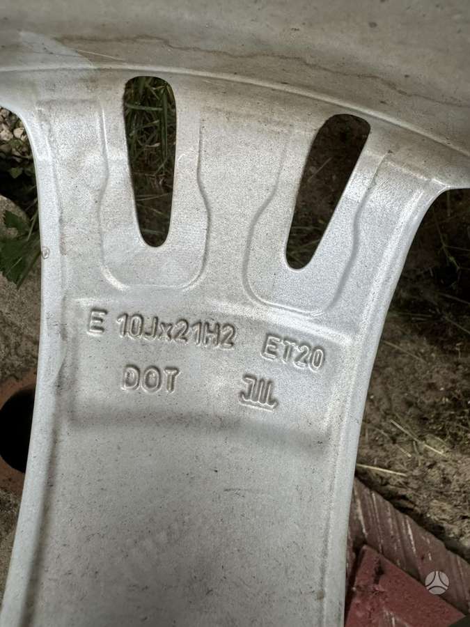 Audi Q8, lengvojo lydinio, R21