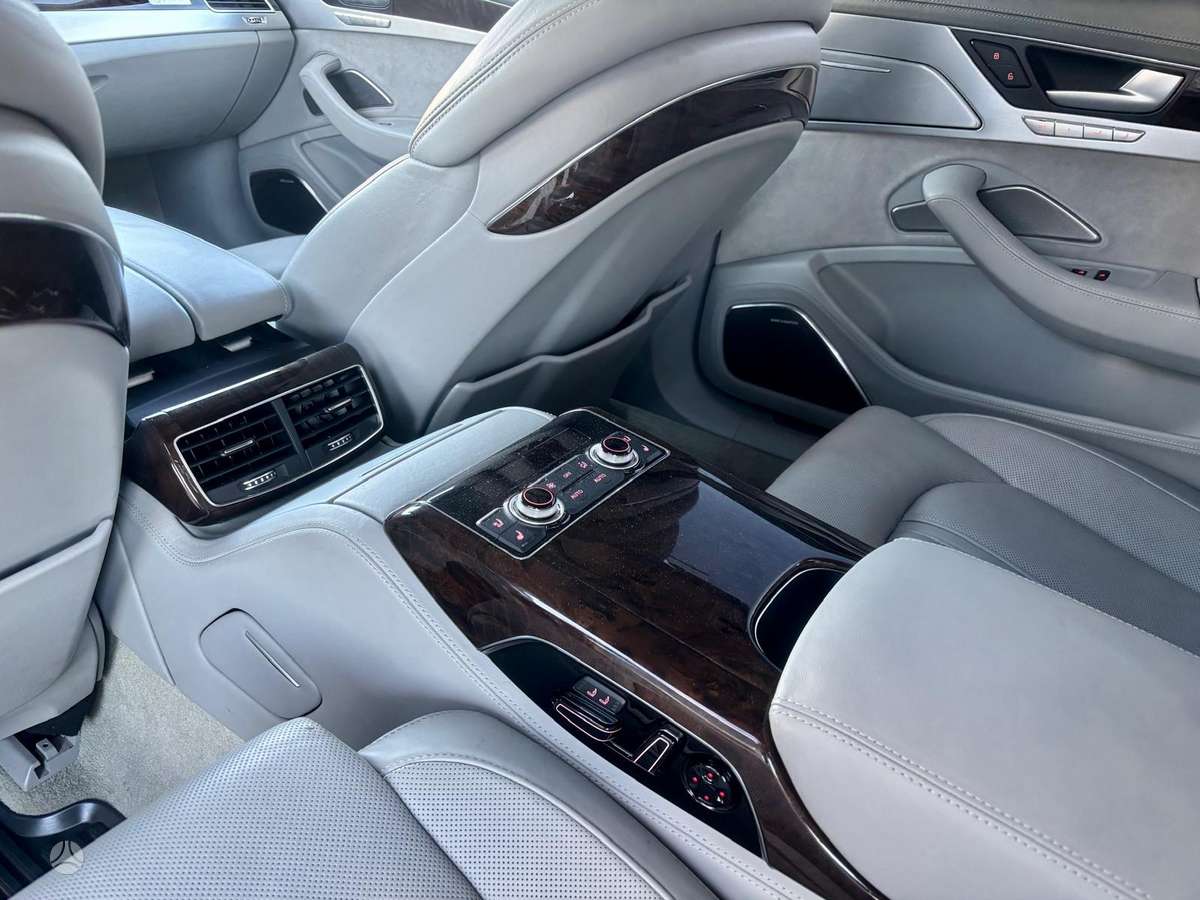 Audi A8, 6.3 l., Седан