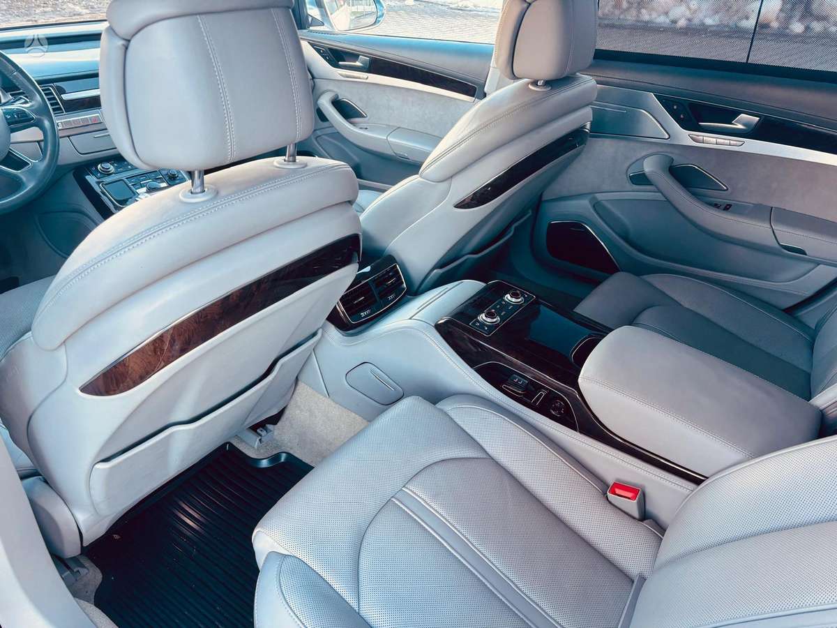 Audi A8, 6.3 l., Седан