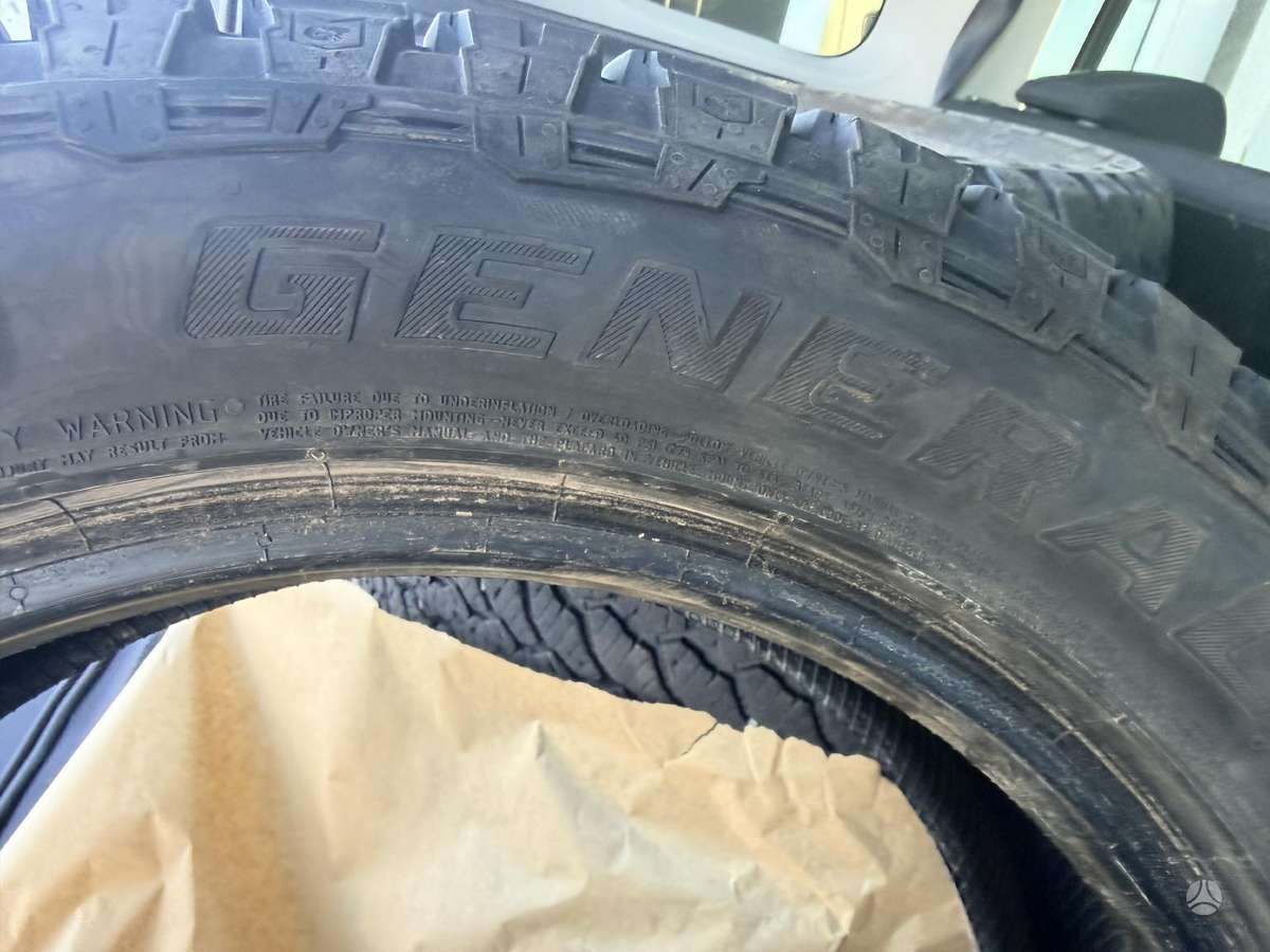 General GRABBER AT 3, universalios 215/60 R17