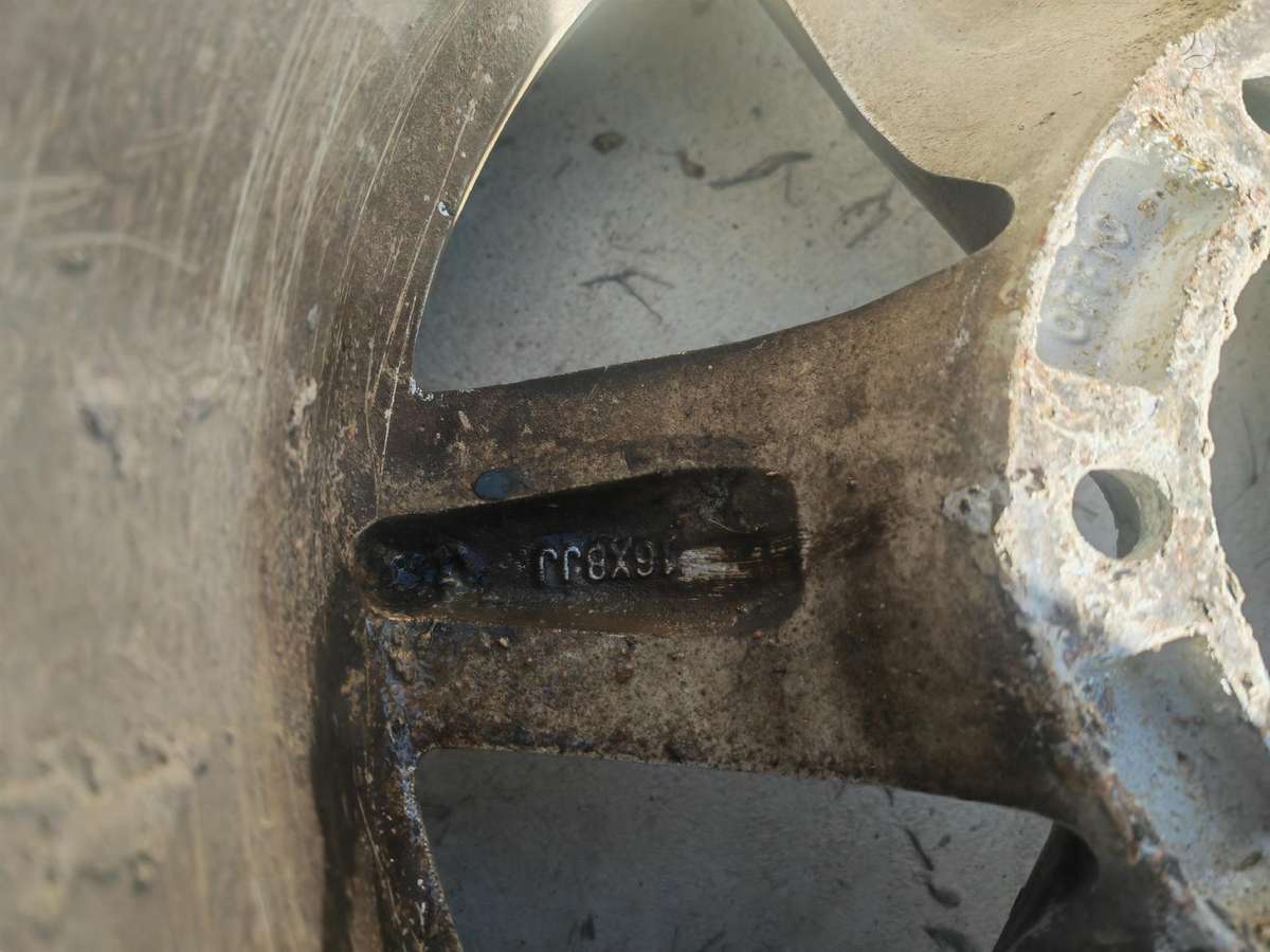 Toyota Hilux, light alloy, R16