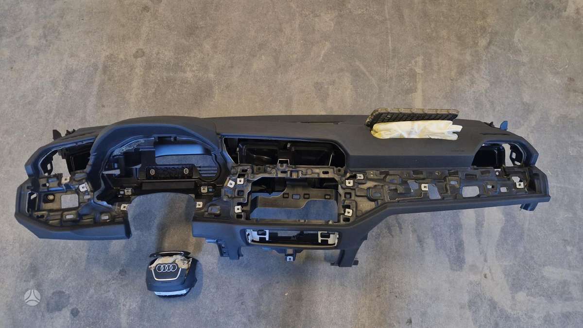 Audi Q3 dashboard
