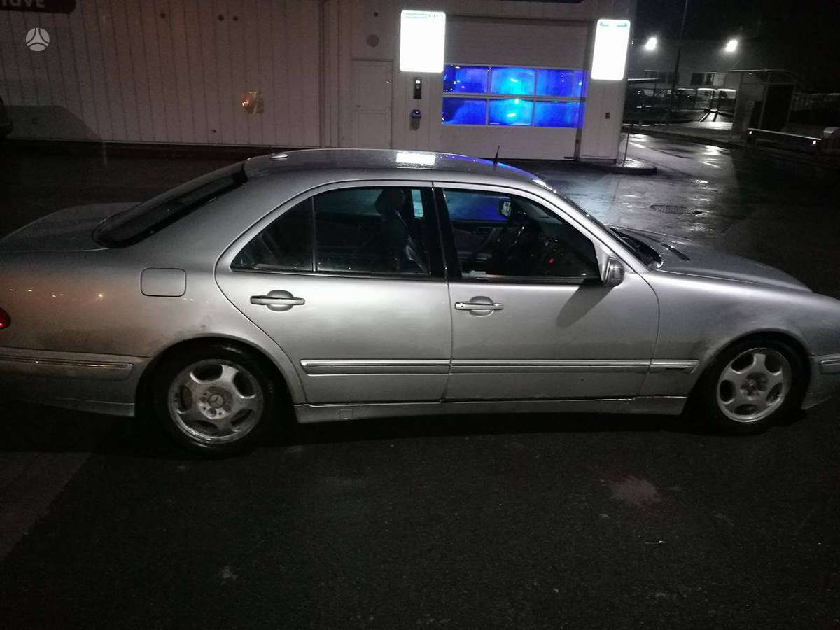 Mercedes-Benz E320 Odinis salonas avantgarde išpildymas didelis ekranas automata