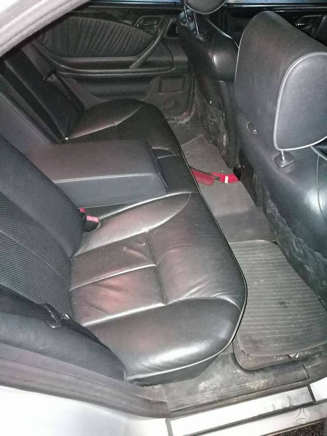 Mercedes-Benz E320 Odinis salonas avantgarde išpildymas didelis ekranas automata