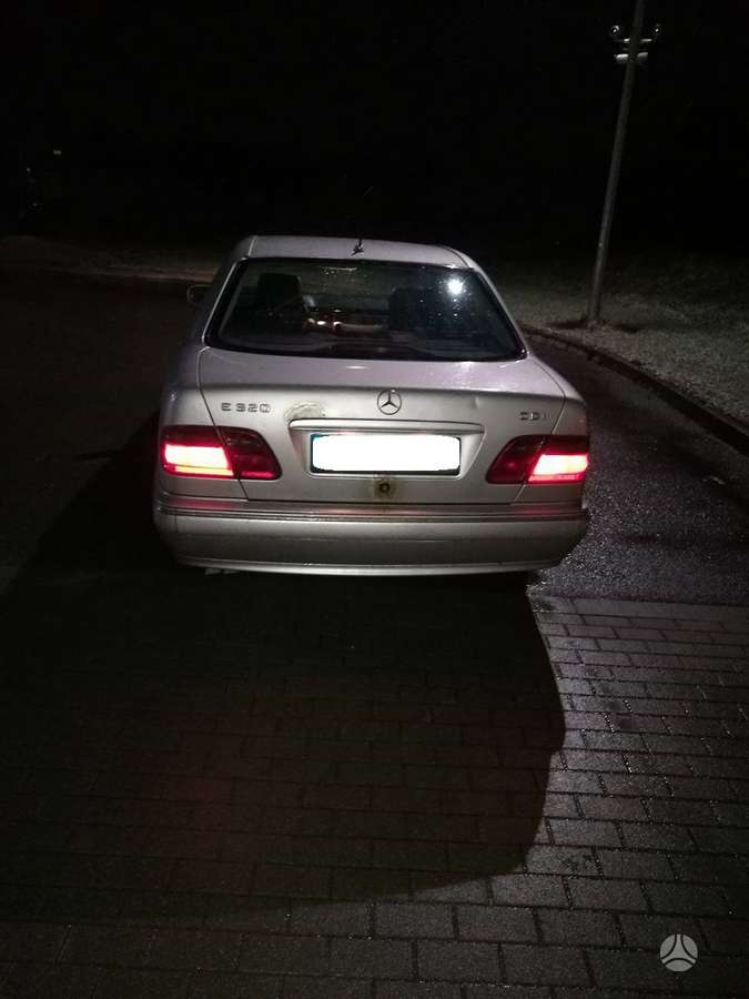 Mercedes-Benz E320 Odinis salonas avantgarde išpildymas didelis ekranas automata