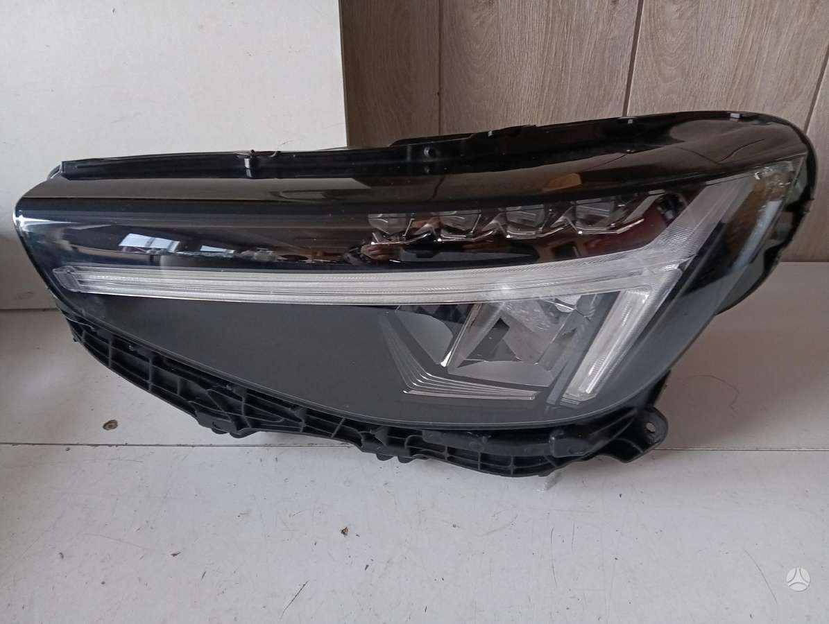 Volvo XC40 kėbulo dalys