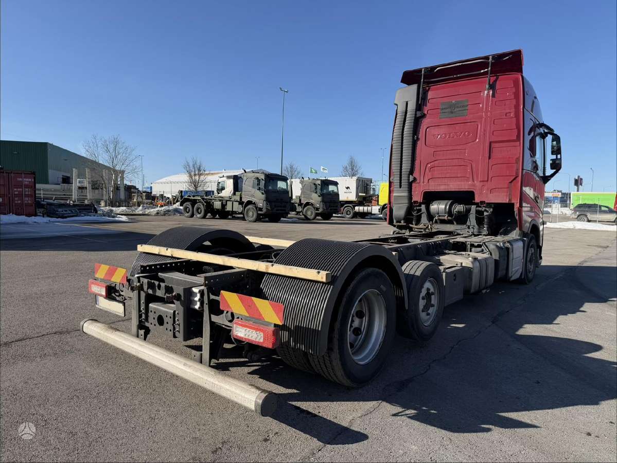Volvo FH460 6x2, шасси