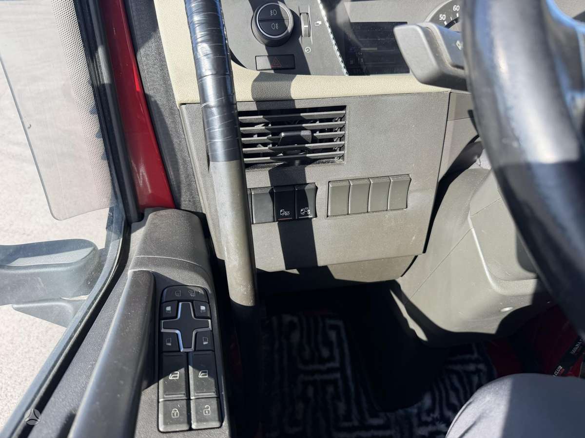 Volvo FH460 6x2, шасси