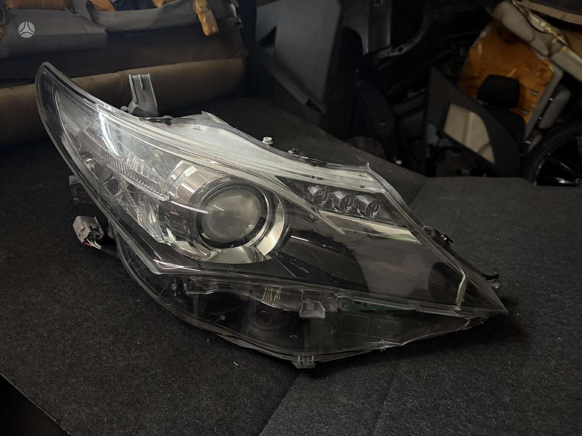 Toyota Auris žibintai