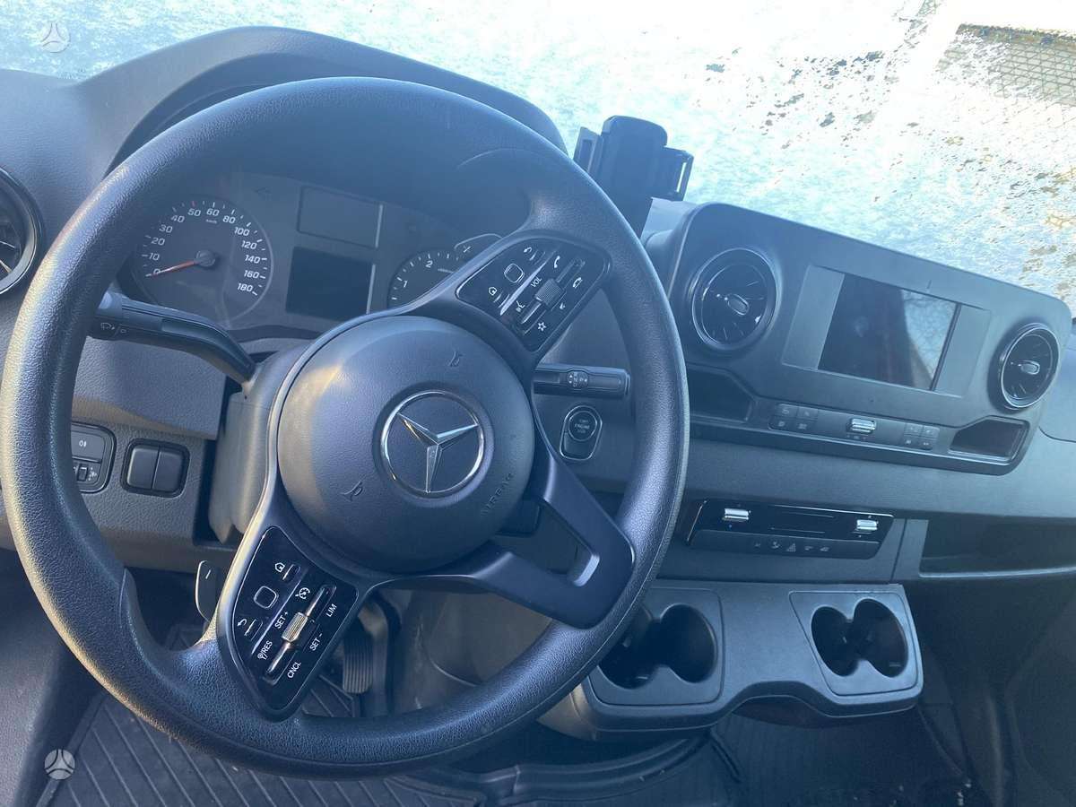 Mercedes-Benz Sprinter, cargo vans