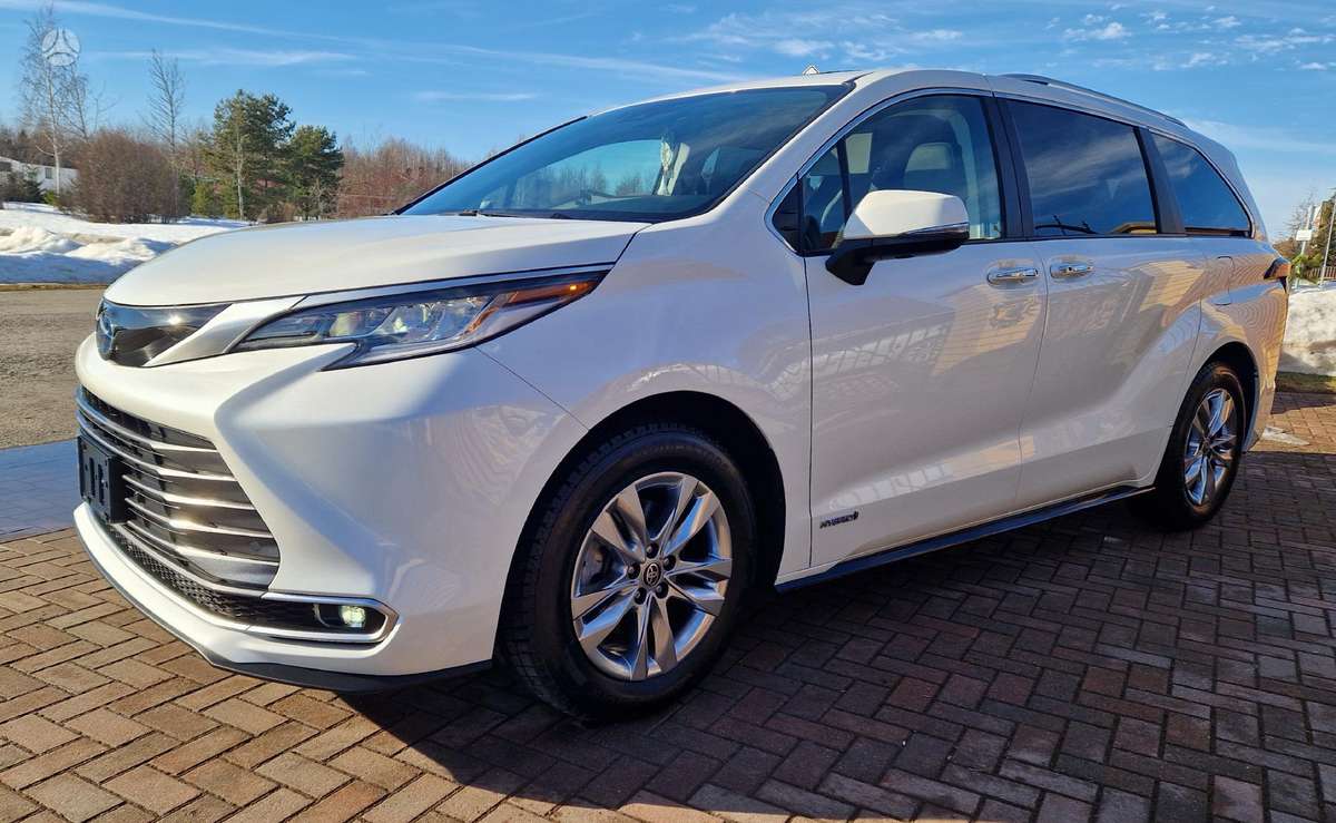 Toyota Sienna - 1