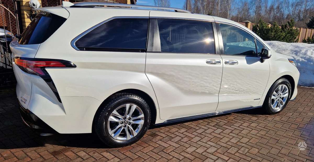 Toyota Sienna - 3