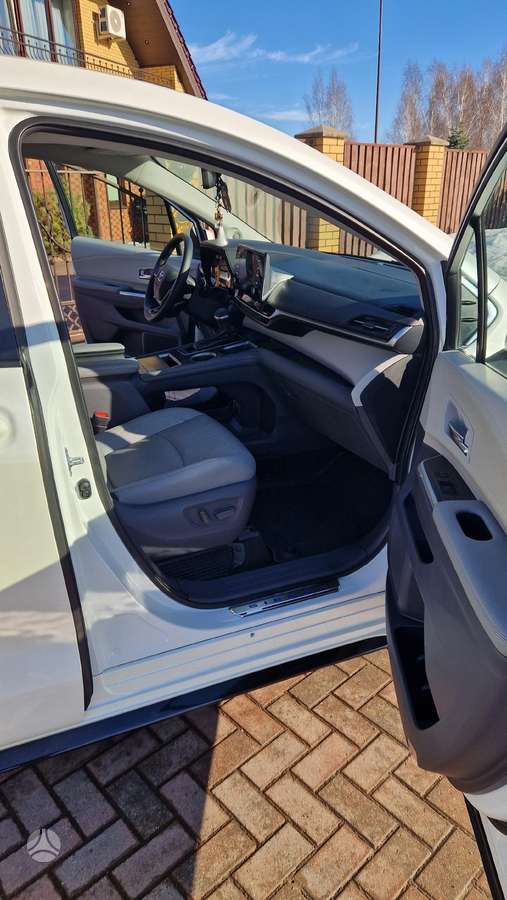 Toyota Sienna - 6