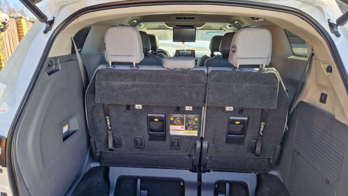 Toyota Sienna - 9