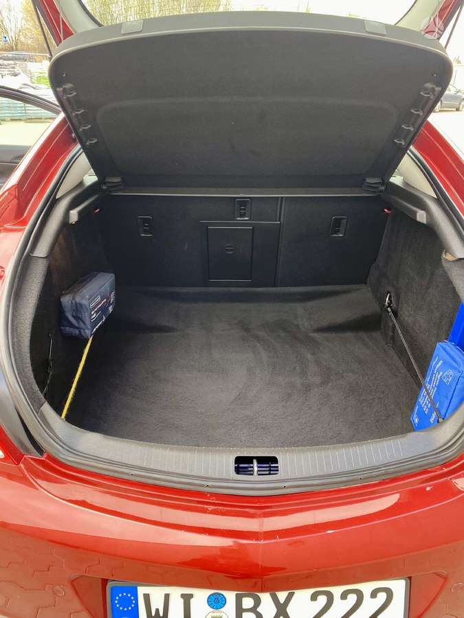 Opel Insignia, 2.0 l., hatchback