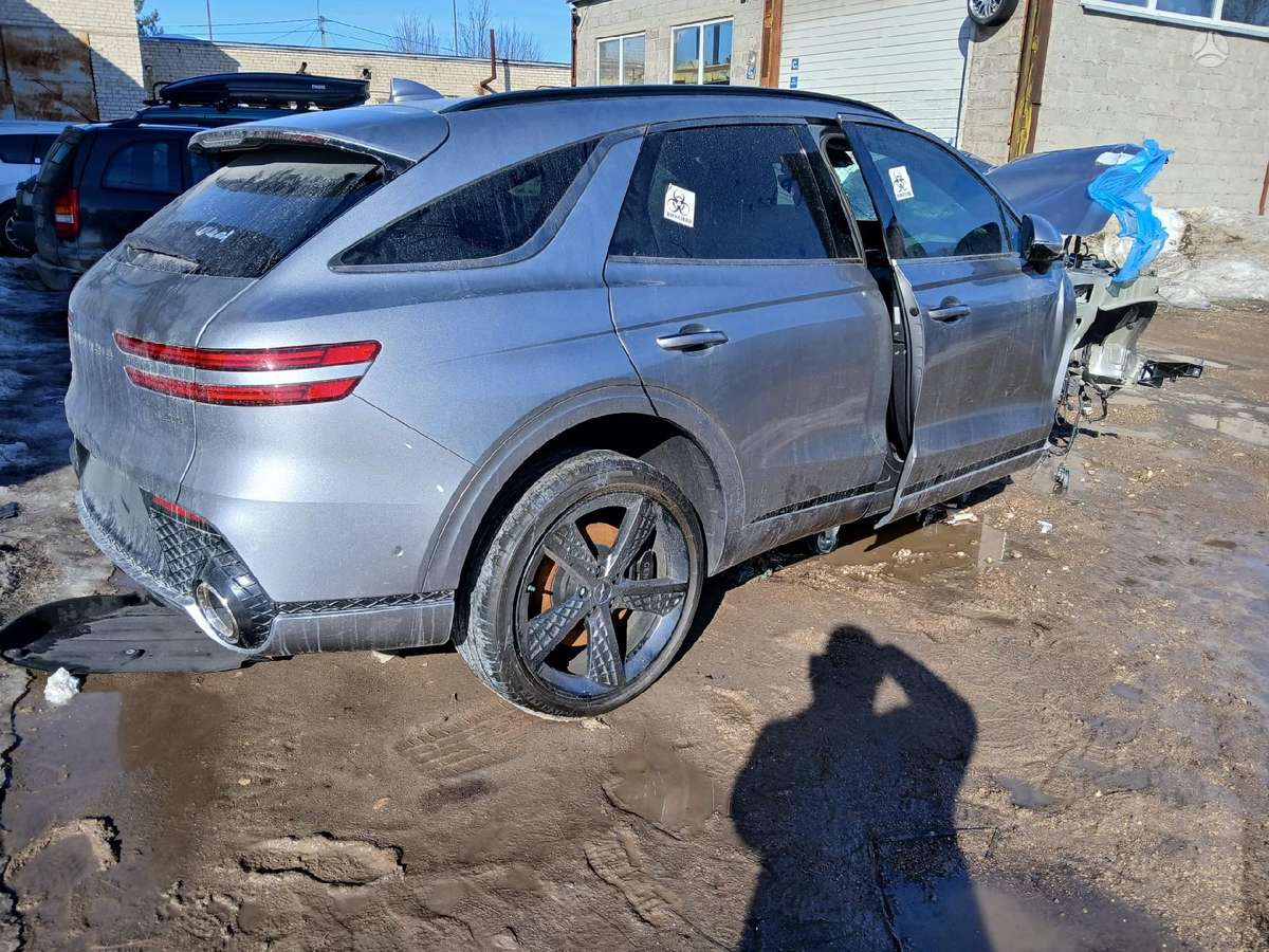 Genesis GV70 dalimis