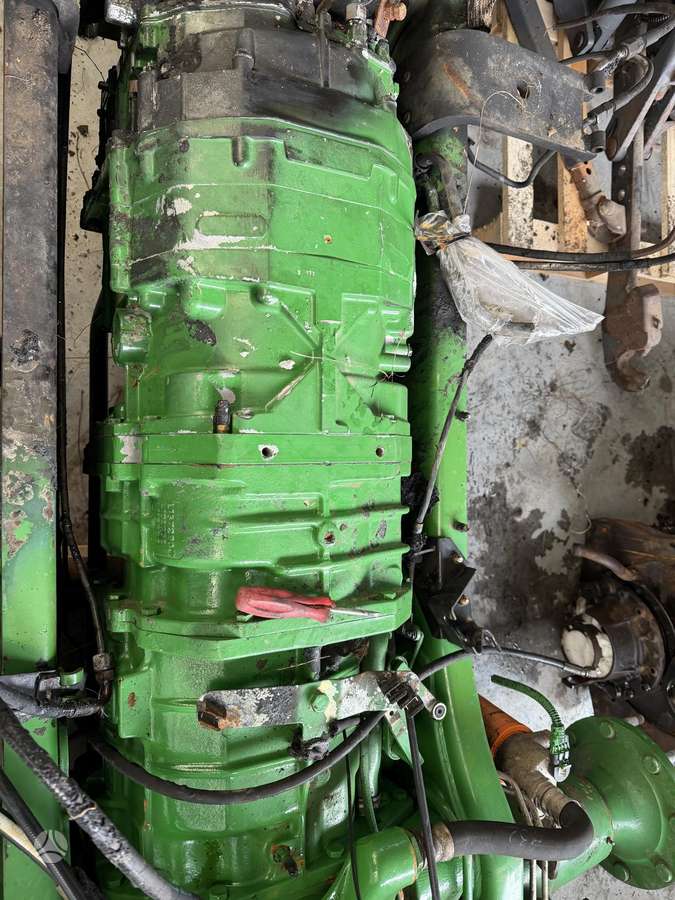 John Deere 6910, traktoriai