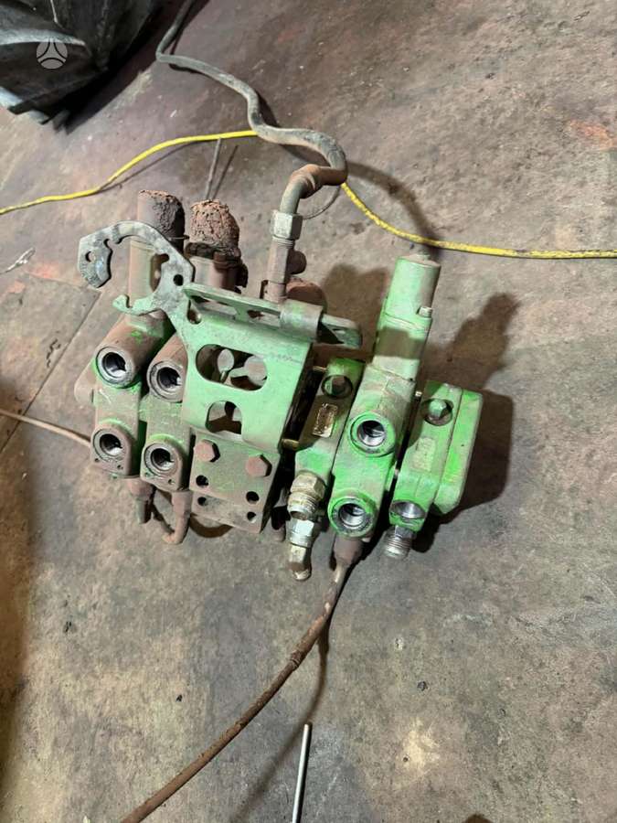 John Deere 6910, traktori