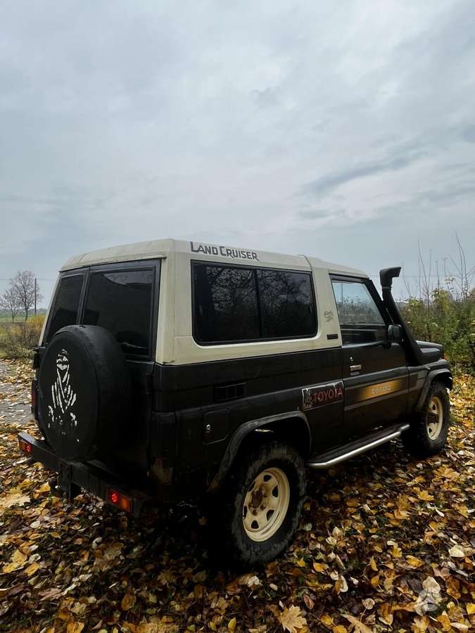 Toyota Land Cruiser - 6