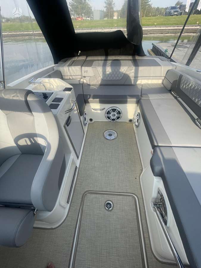 Bayliner VR6, yachts / cruisers