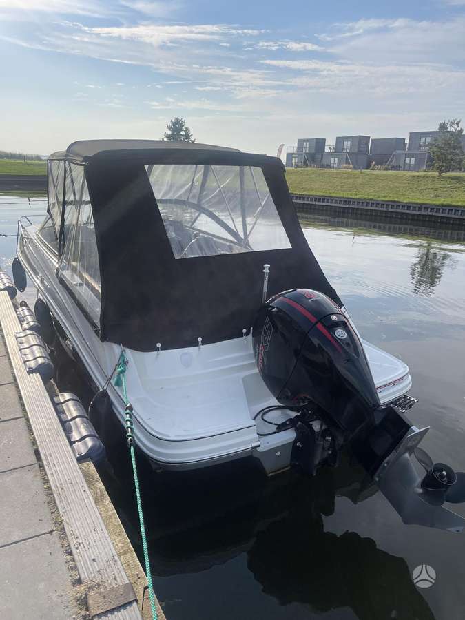 Bayliner VR6, yachts / cruisers