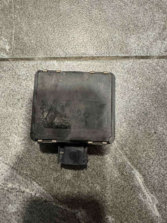 Tesla Model X kėbulo dalys