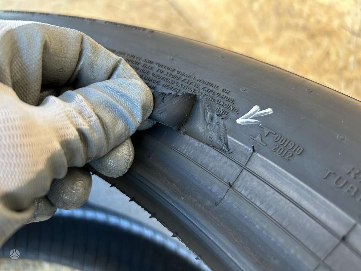Pirelli P Zero PZ5, summer 285/40 R22