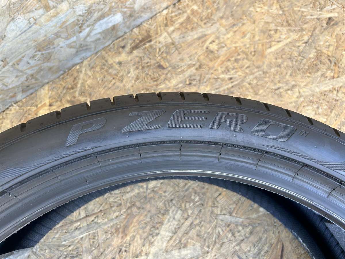 Pirelli P Zero PZ4, летние 275/35 R22