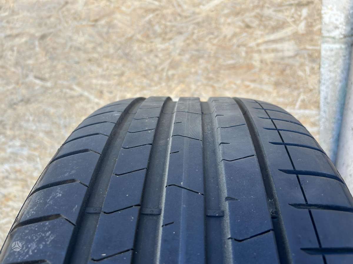 Pirelli P Zero PZ4, летние 275/35 R22