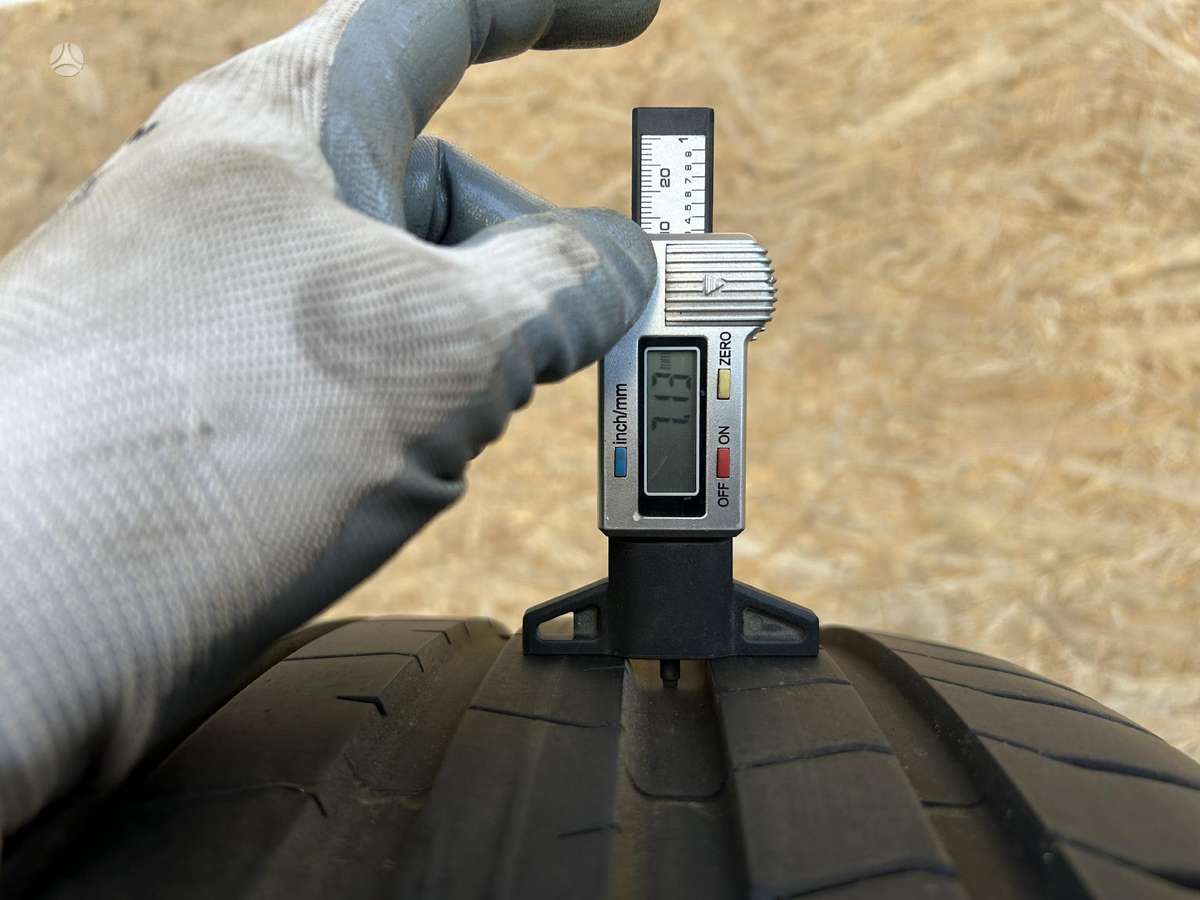 Pirelli P Zero PZ4, летние 275/35 R22
