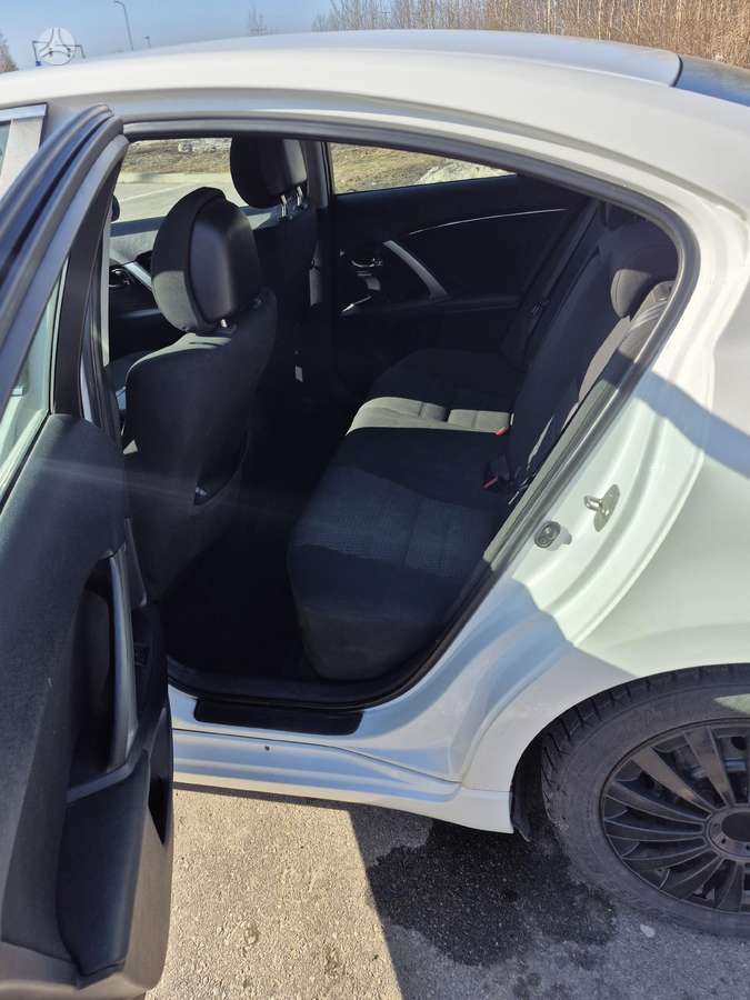 Toyota Avensis - 4