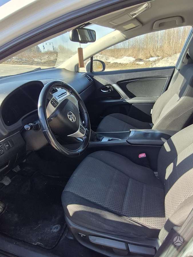 Toyota Avensis - 12