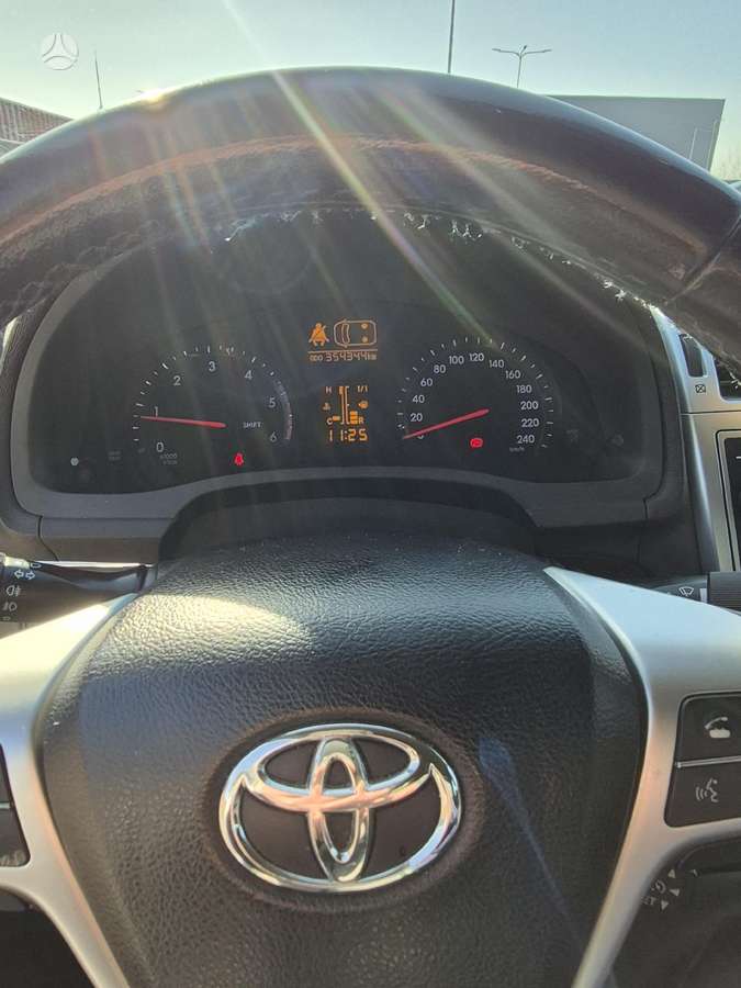 Toyota Avensis - 11