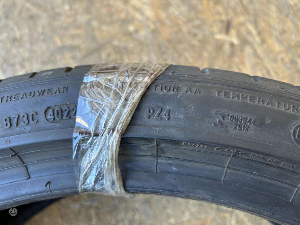Pirelli P Zero PZ4, летние 275/35 R22