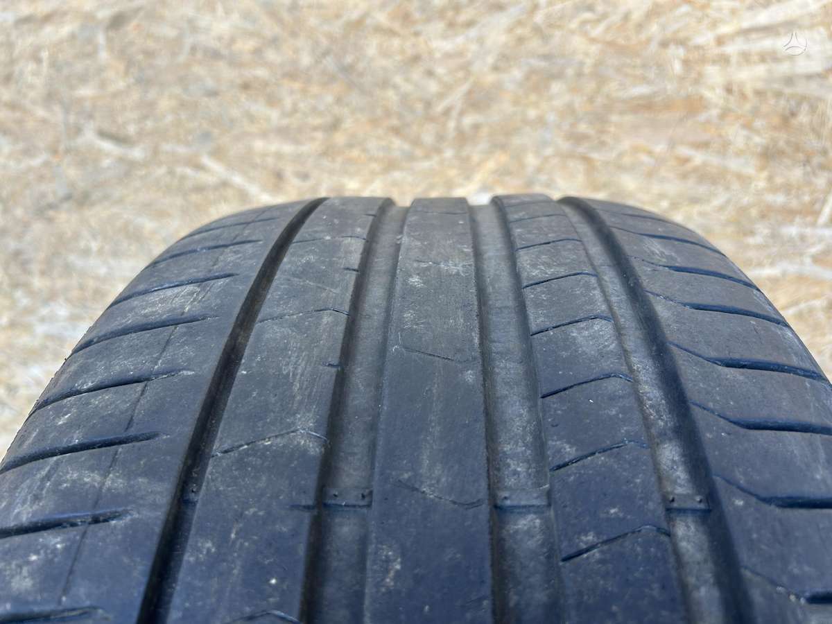 Pirelli P Zero PZ4, летние 275/35 R22