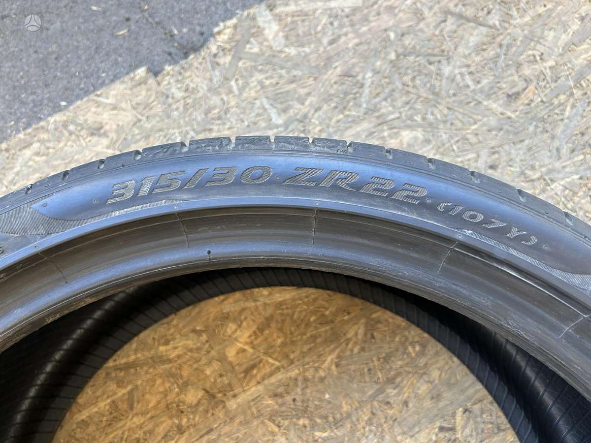 Pirelli P Zero PZ4, summer 275/35 R22