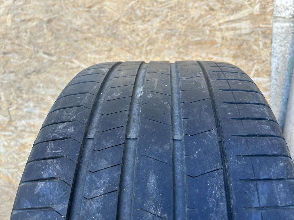 Pirelli P Zero PZ4, летние 275/35 R22