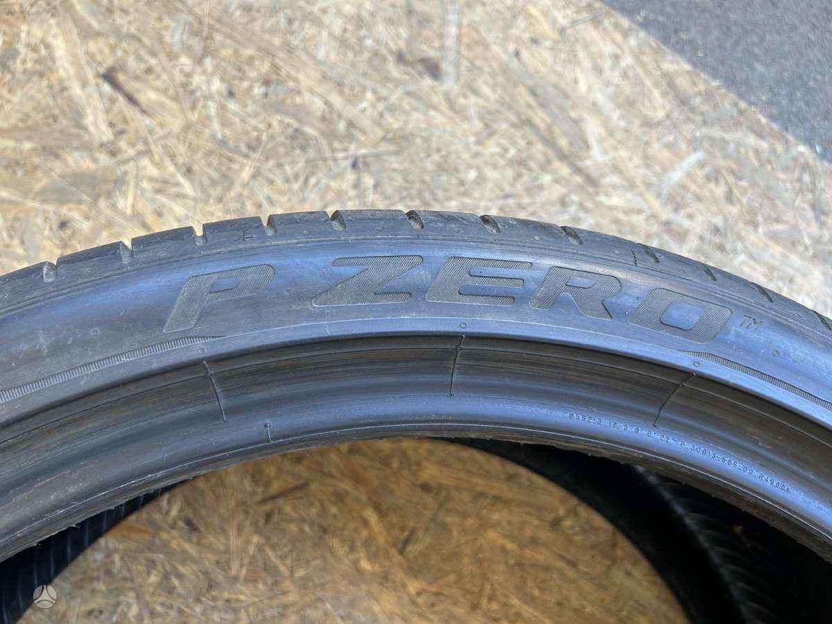 Pirelli P Zero PZ4, летние 275/35 R22