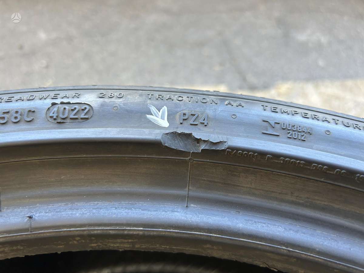 Pirelli P Zero PZ4, летние 275/35 R22