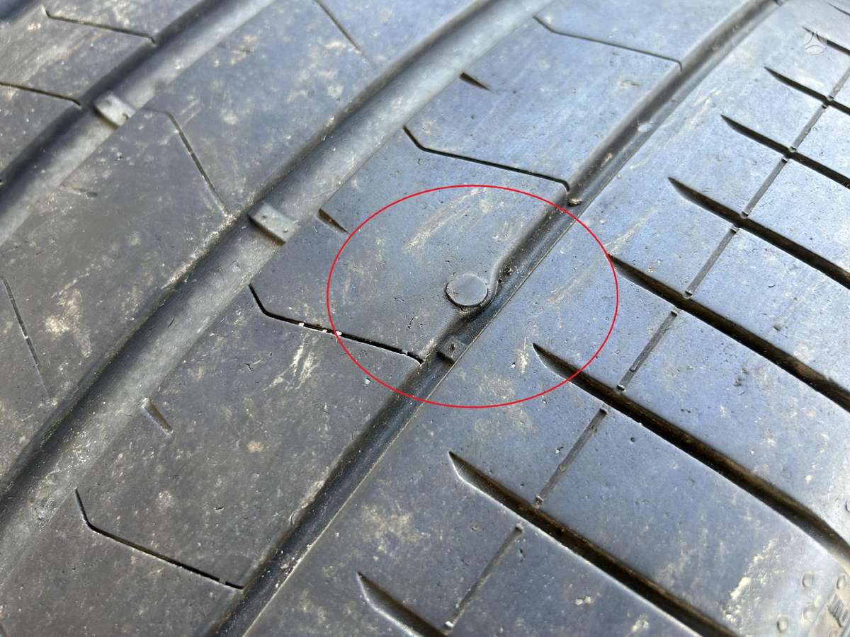 Pirelli P Zero PZ4, летние 275/35 R22