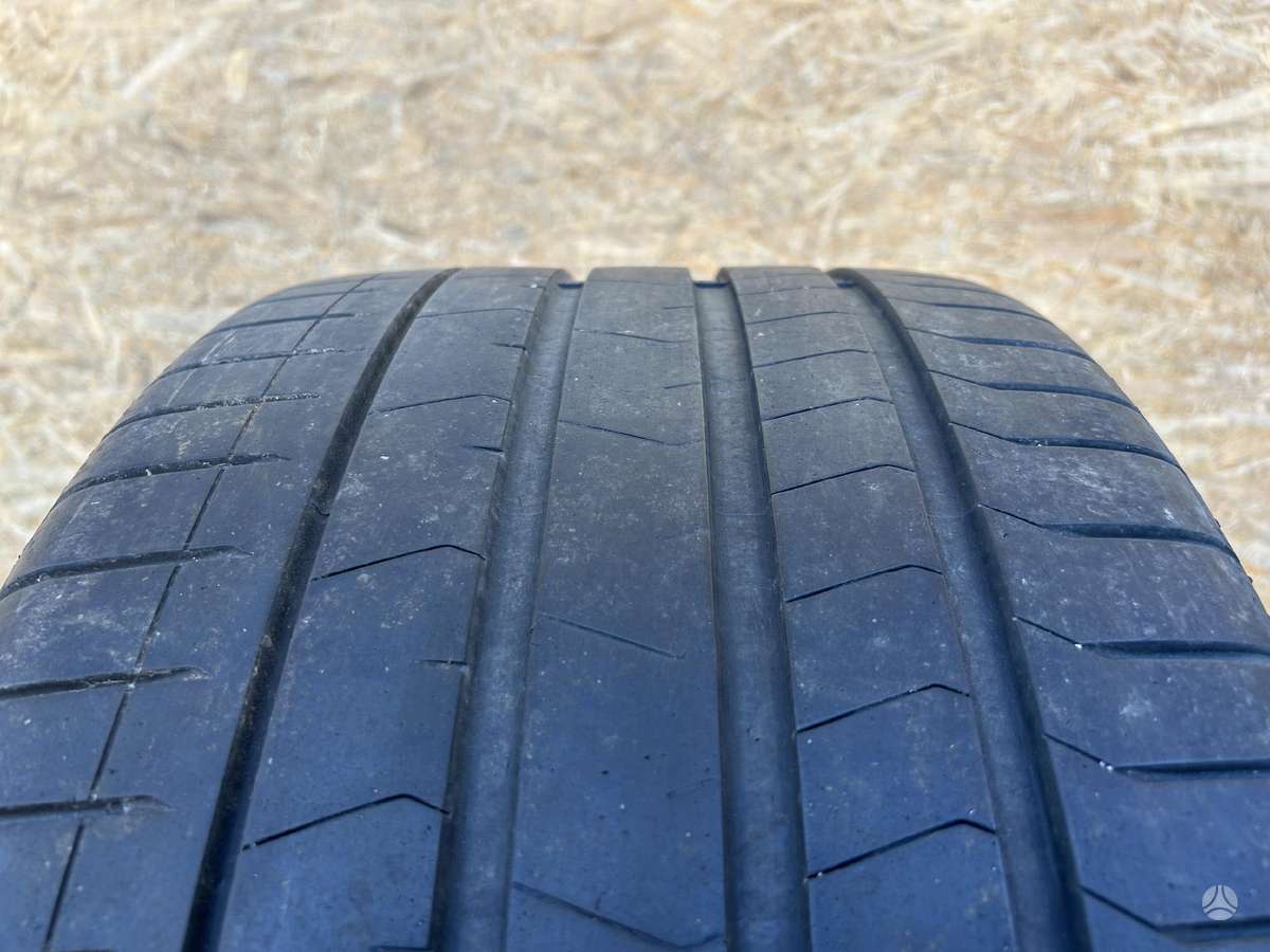 Pirelli P Zero PZ4, летние 275/35 R22
