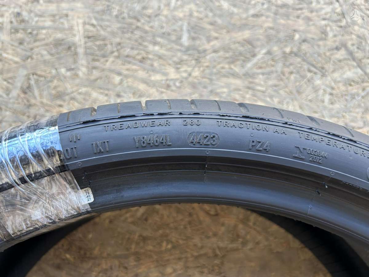 Pirelli P Zero PZ4, летние 285/30 R21