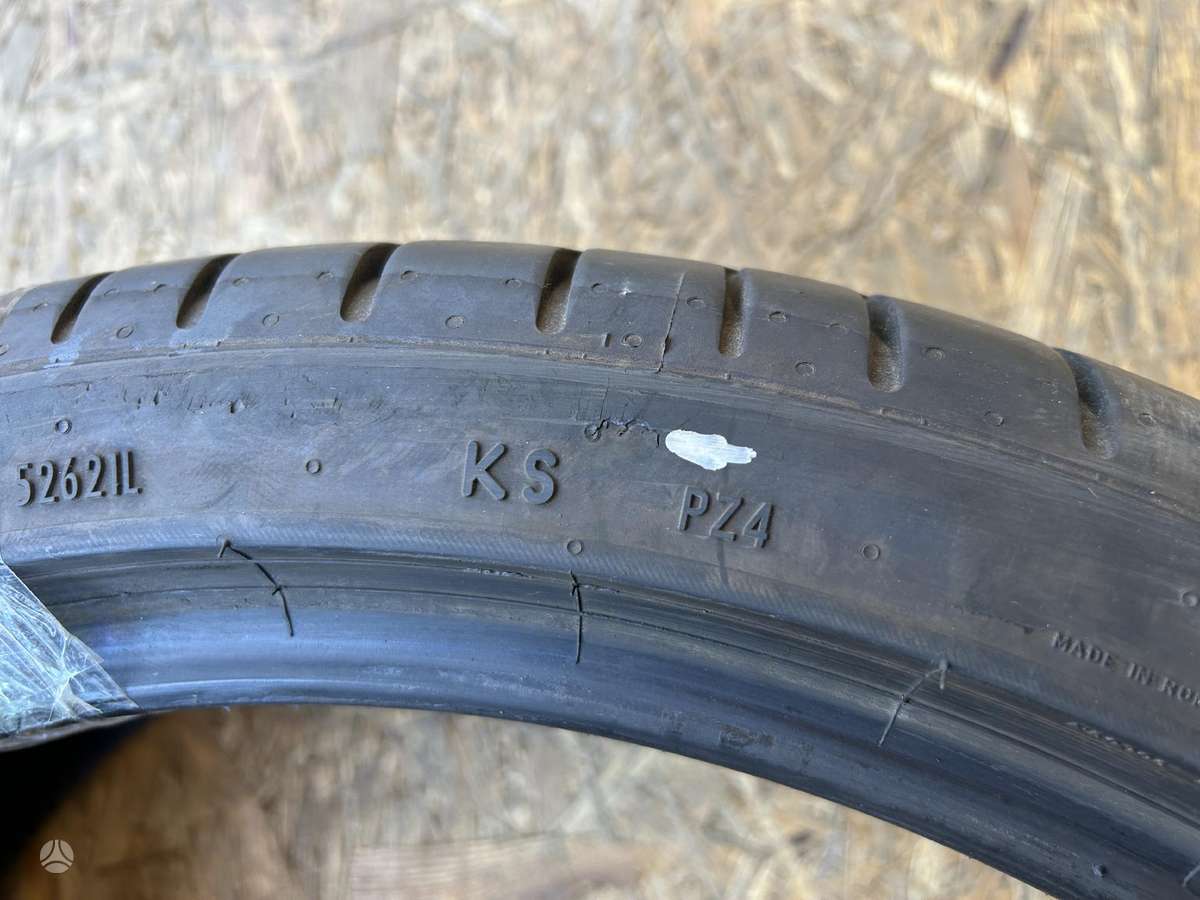 Pirelli P Zero PZ4, летние 245/35 R20