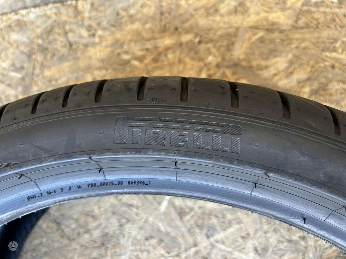 Pirelli P Zero PZ4, летние 245/35 R20
