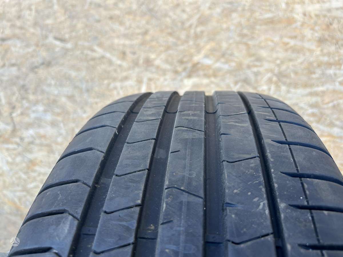Pirelli P Zero PZ4, летние 245/35 R20