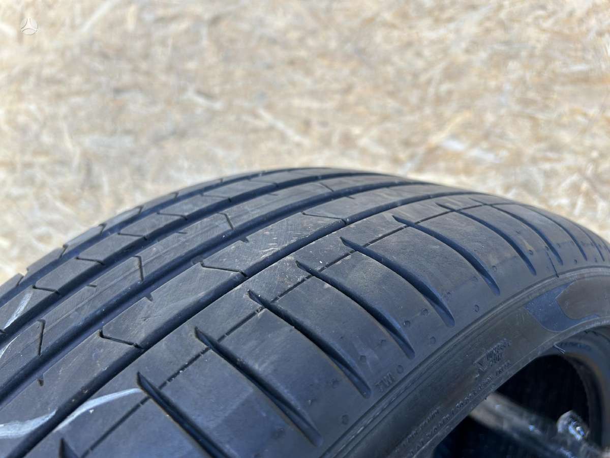 Pirelli P Zero PZ4, летние 245/35 R20
