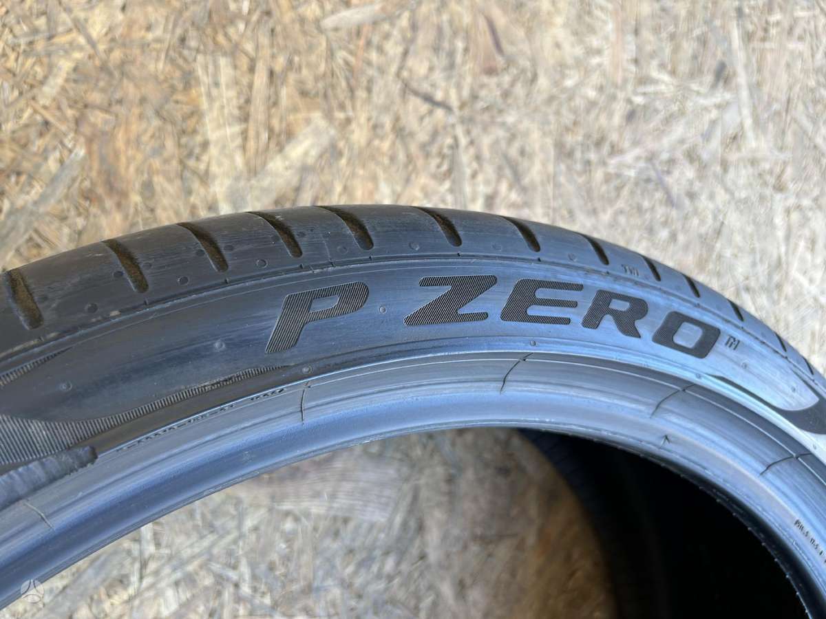 Pirelli P Zero PZ4, летние 245/35 R20